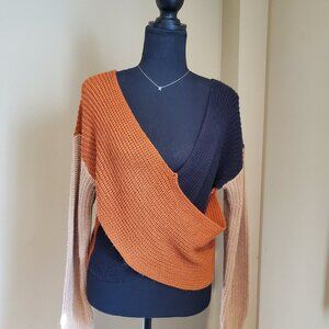 Asymmetric patterned sweater in Camel, mustard and black colour
